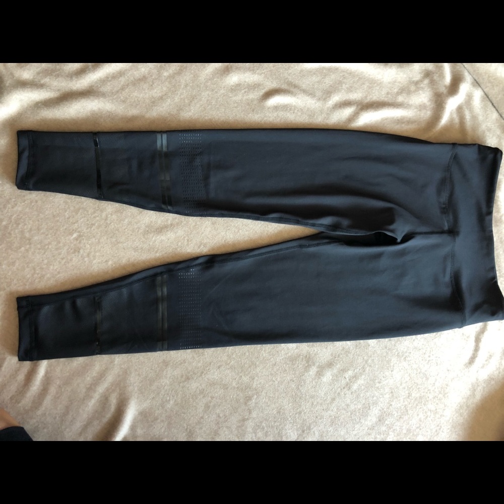 Lilybod Zhalee black high rise legging.